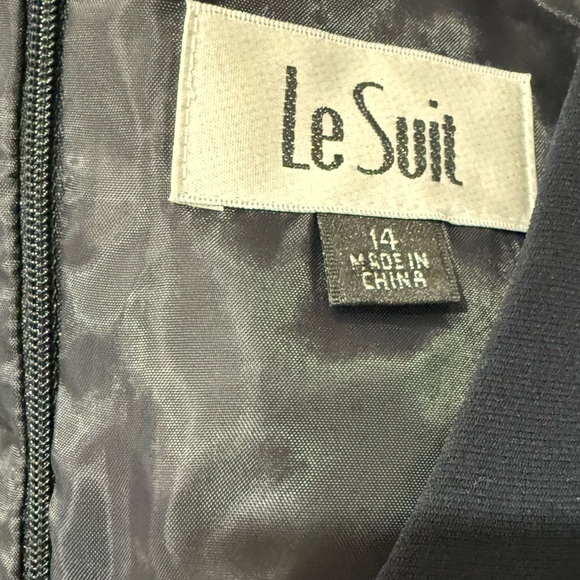 Le Suit Women's Navy Sleeveless Top with Floral Embroidery - Picture 3 of 5